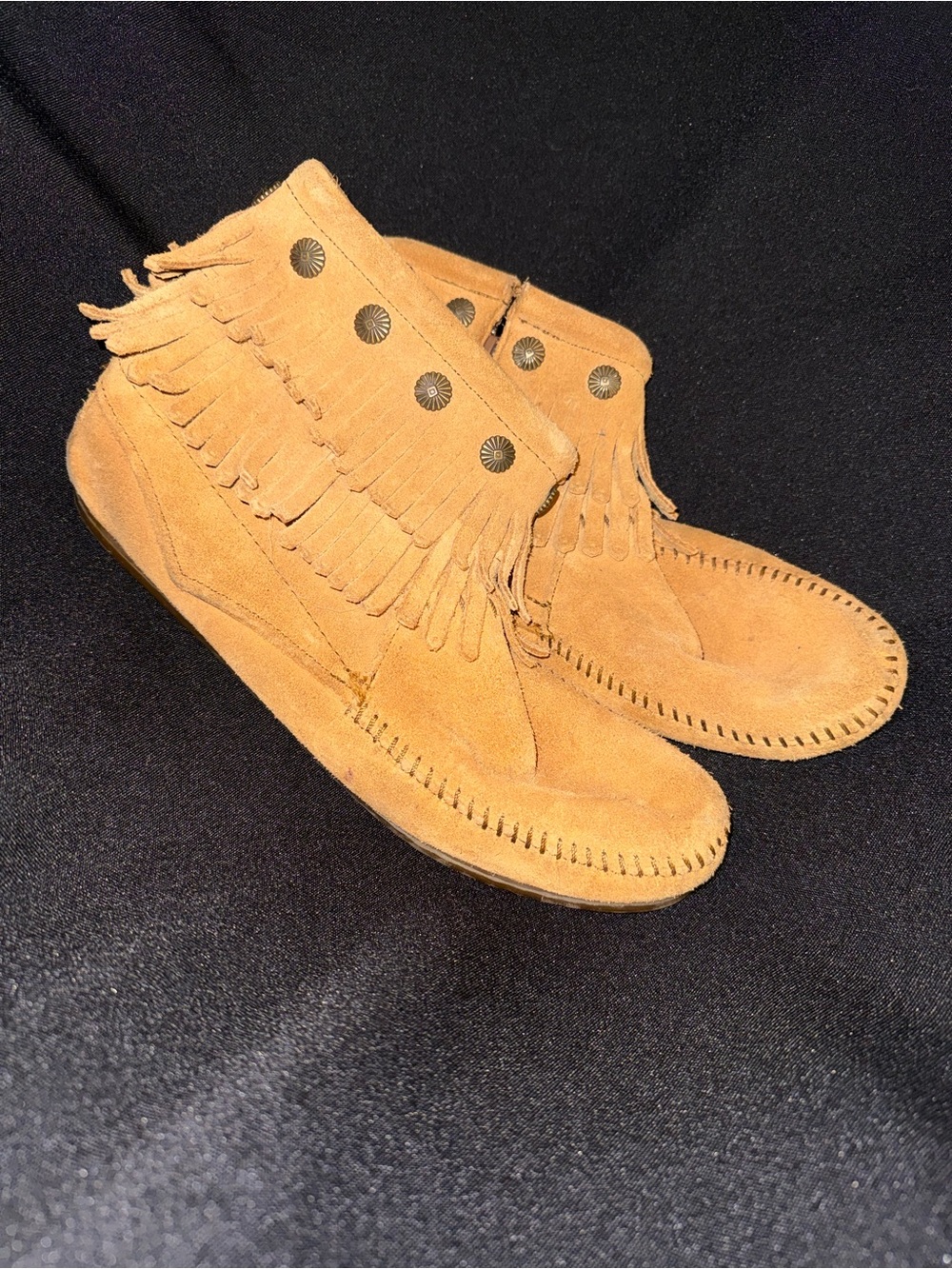 Minnetonka Tan Suede Fringe Ankle Boots / Mocassins